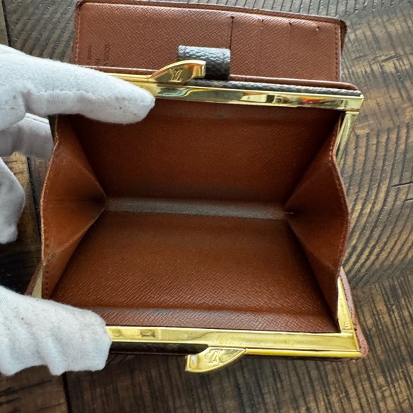 Louis Vuitton vintage compact kiss lock wallet - Picture 11 of 16